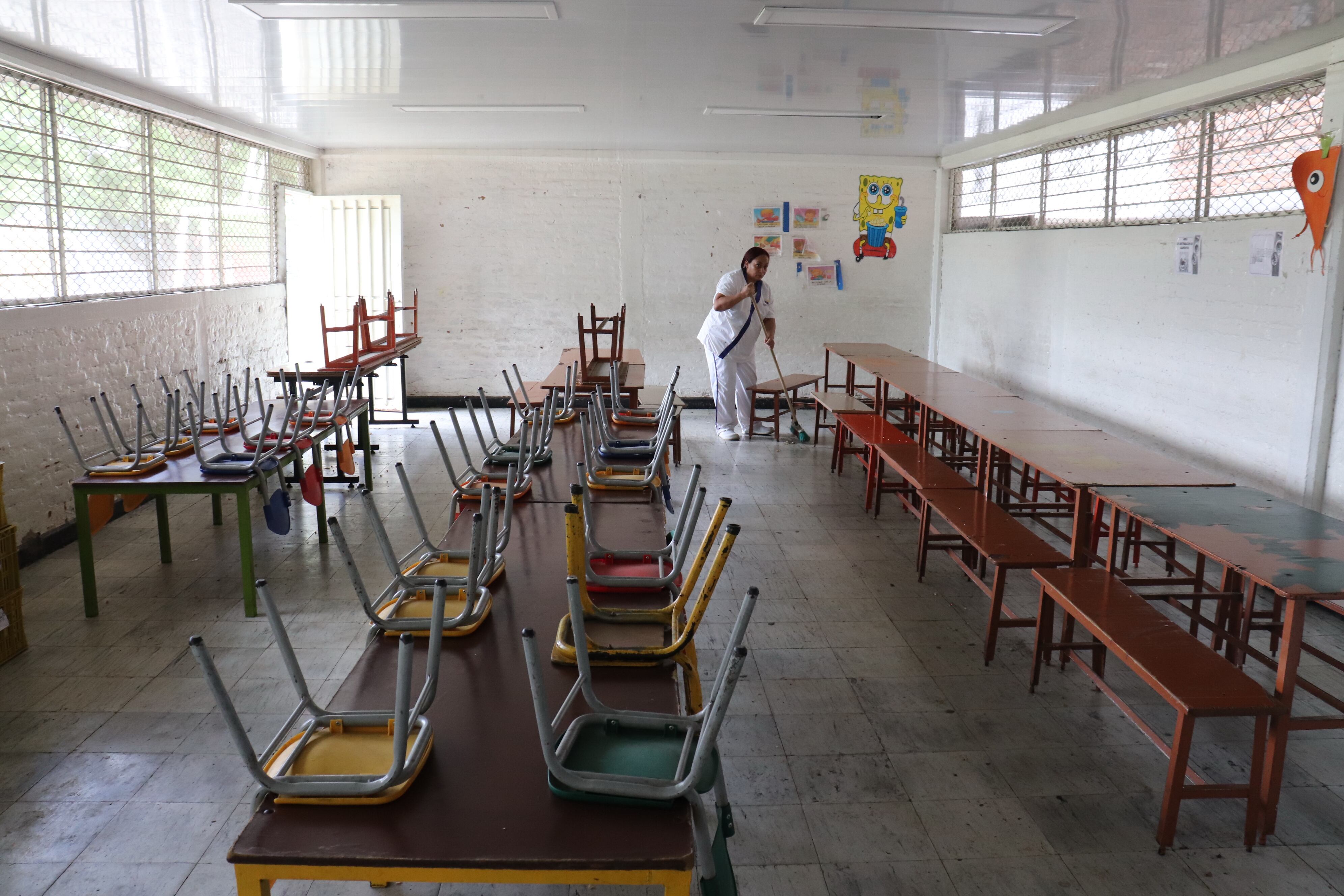 Colegios de Cali que se van a caer por su mal estado. fotos Bernardo Peña