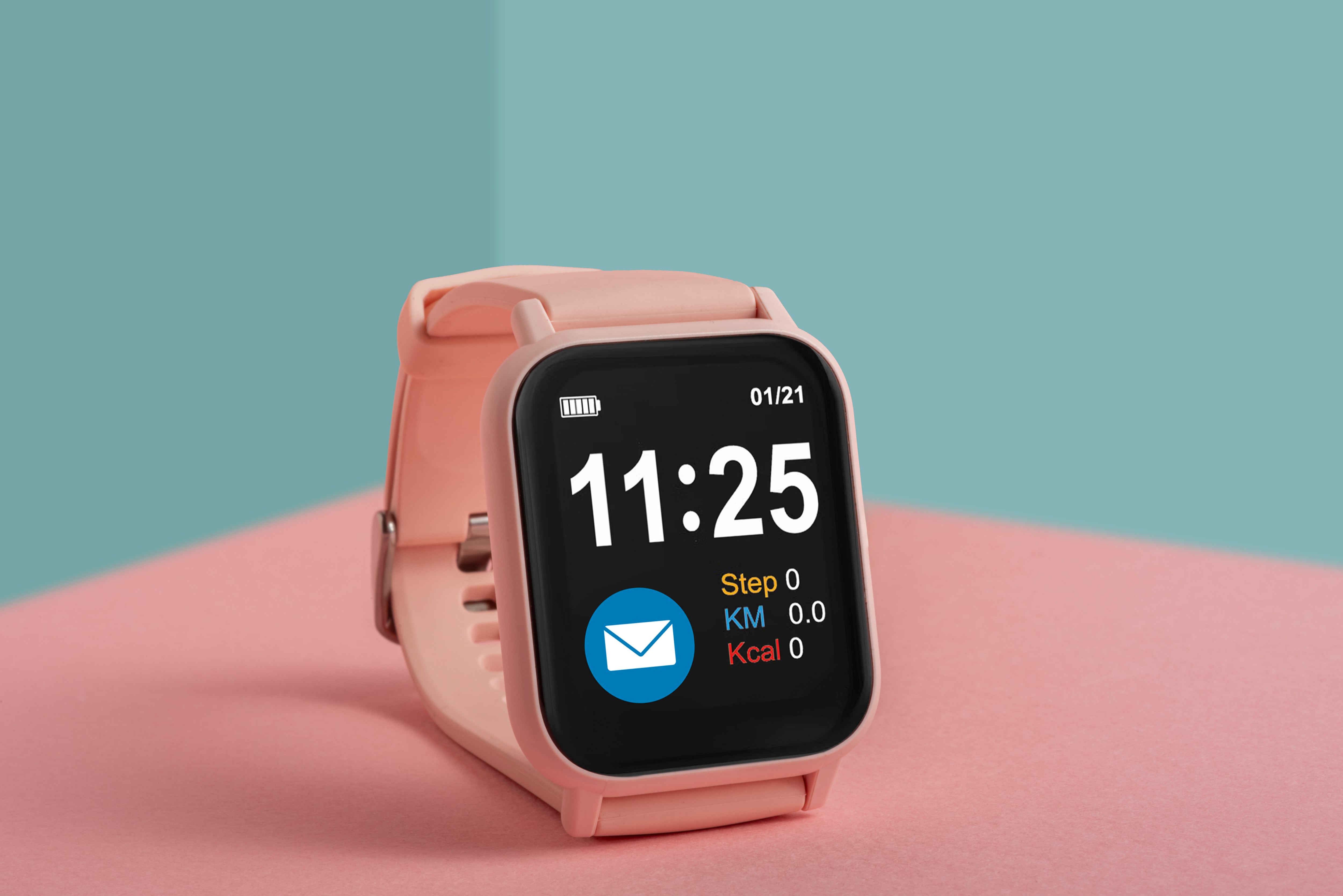 Los relojes inteligentes permiten acceder a varias aplicaciones, sin tener que mirar el celular.