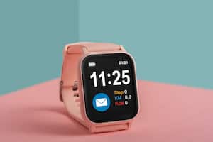 Los relojes inteligentes permiten acceder a varias aplicaciones, sin tener que mirar el celular.