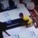 El hombre fue ultimado cuando probaba un colchón.