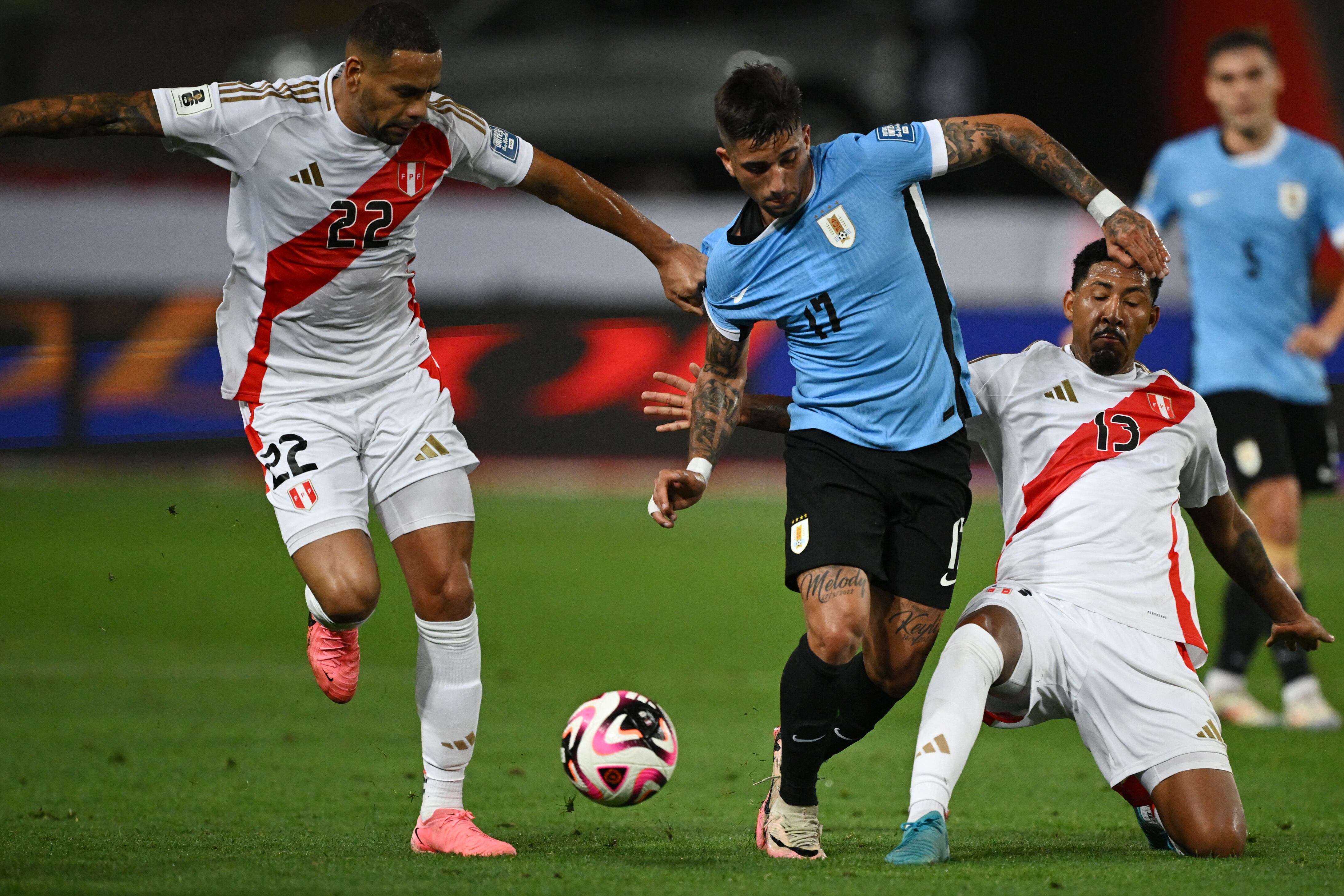 Perú  vs Uruguay por la novena fecha de las eliminatorias mundialistas