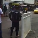 Comerciantes inconformes con vallas que impiden la circulación de vehículos.