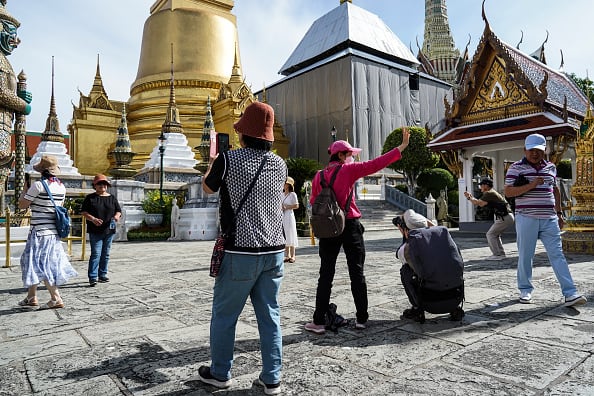 Cuando los turistas salen del país, "empiezan a escuchar a hablar de estafas" y esto "tiene un impacto psicológico", explica.