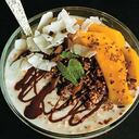 Smoothie bowl de coco, avena y banano