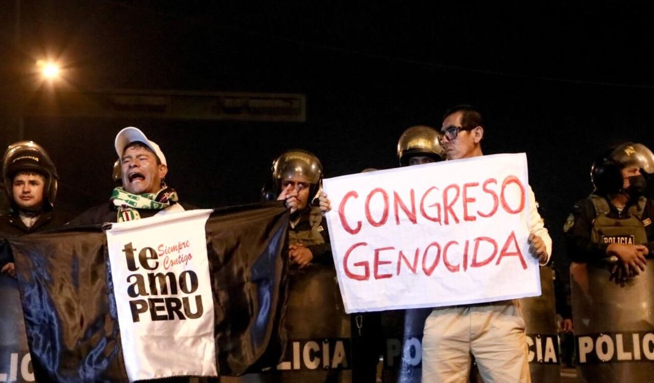 Los manifestantes culpan al Congreso y a la Policía de Perú de las muertes de los ciudadanos