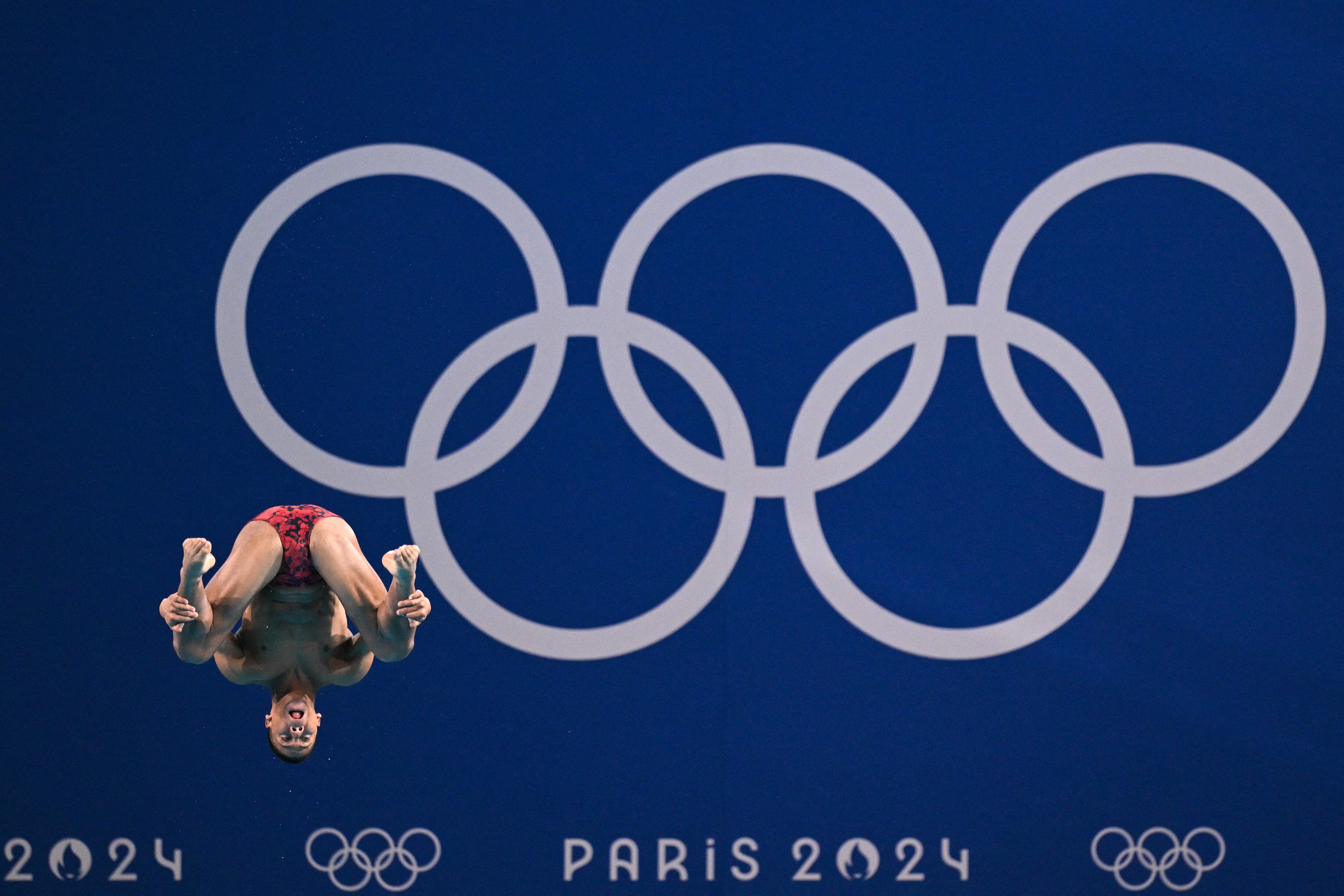 Colombia's Luis Felipe Uribe Bermudez competes in the men's 3m springboard diving semi-final during the Paris 2024 Olympic Games at the Aquatics Centre in Saint-Denis, north of Paris, on August 7, 2024. (Photo by Oli SCARFF / AFP)