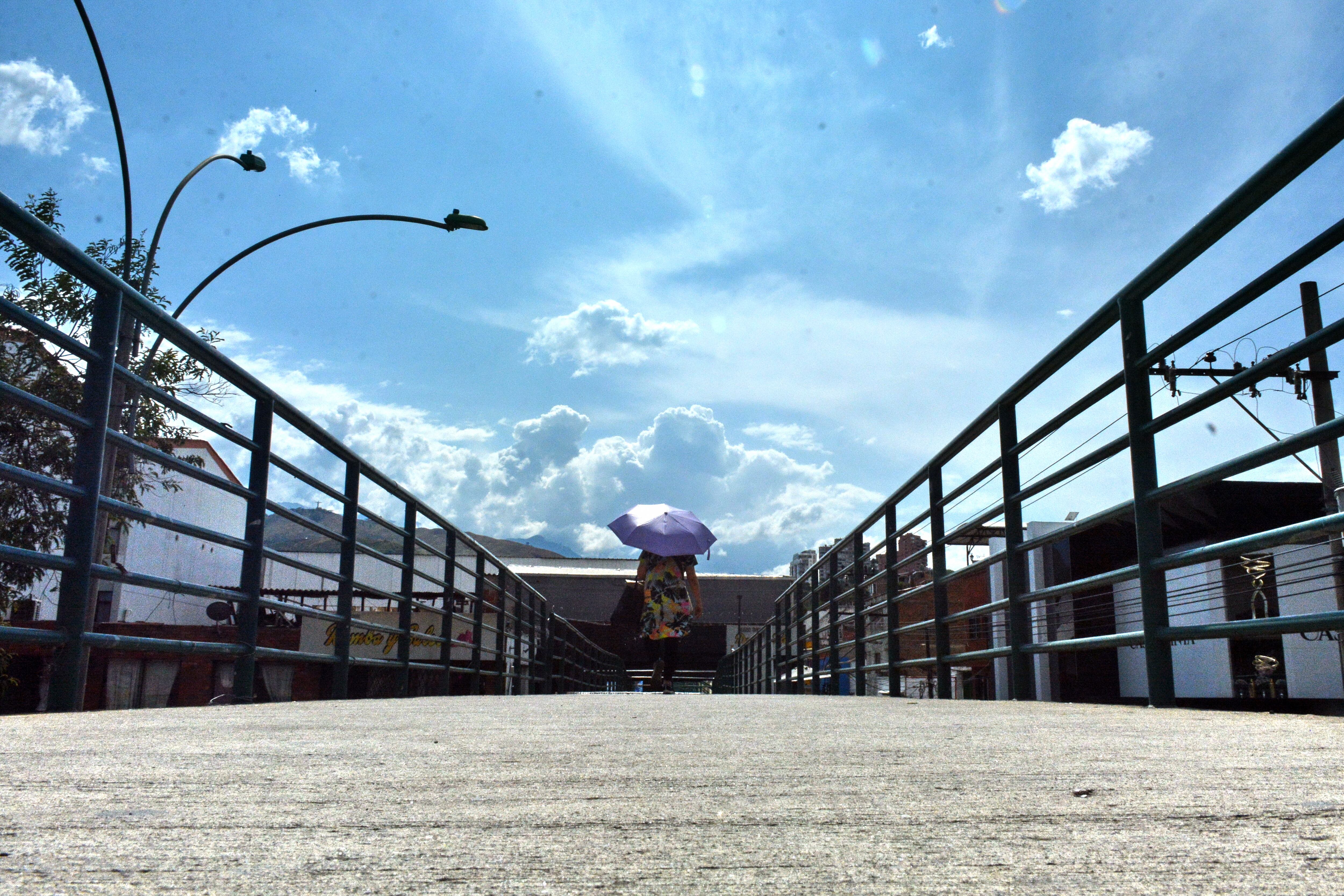 Durante la tarde de este jueves se presentan elevadas temperaturas en Cali pese a que el cielo está nublado. Según el pronóstico del clima, el mes de septiembre será de intenso calor. 19 de septiembre de 2024. Foto Jorge Orozco / El País.