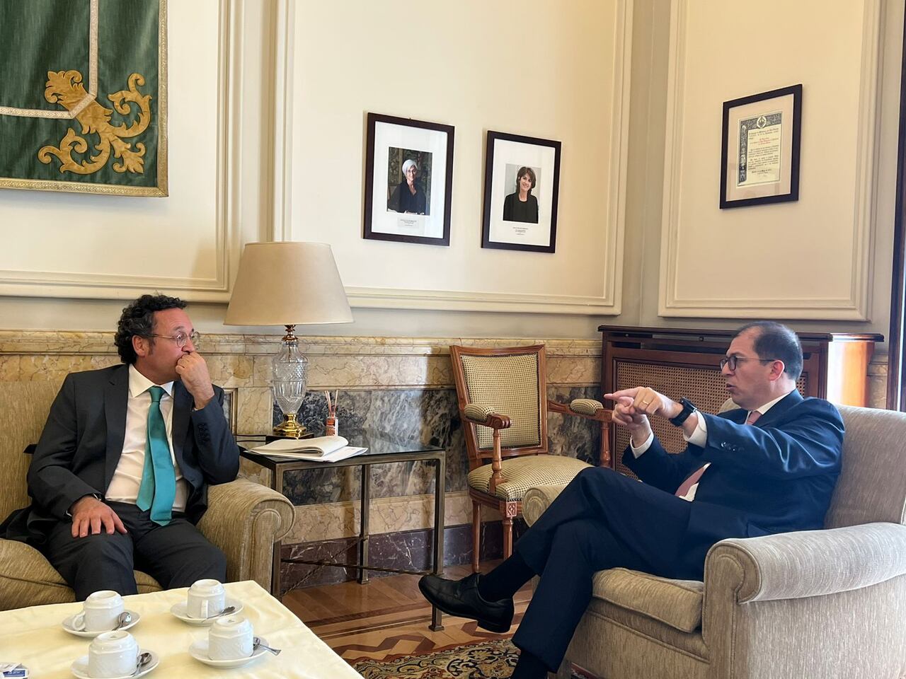 Fiscal General Francisco Barbosa, durante el encuentro con su par del Principado de Andorra, Alfons Alberca Sanvicens.