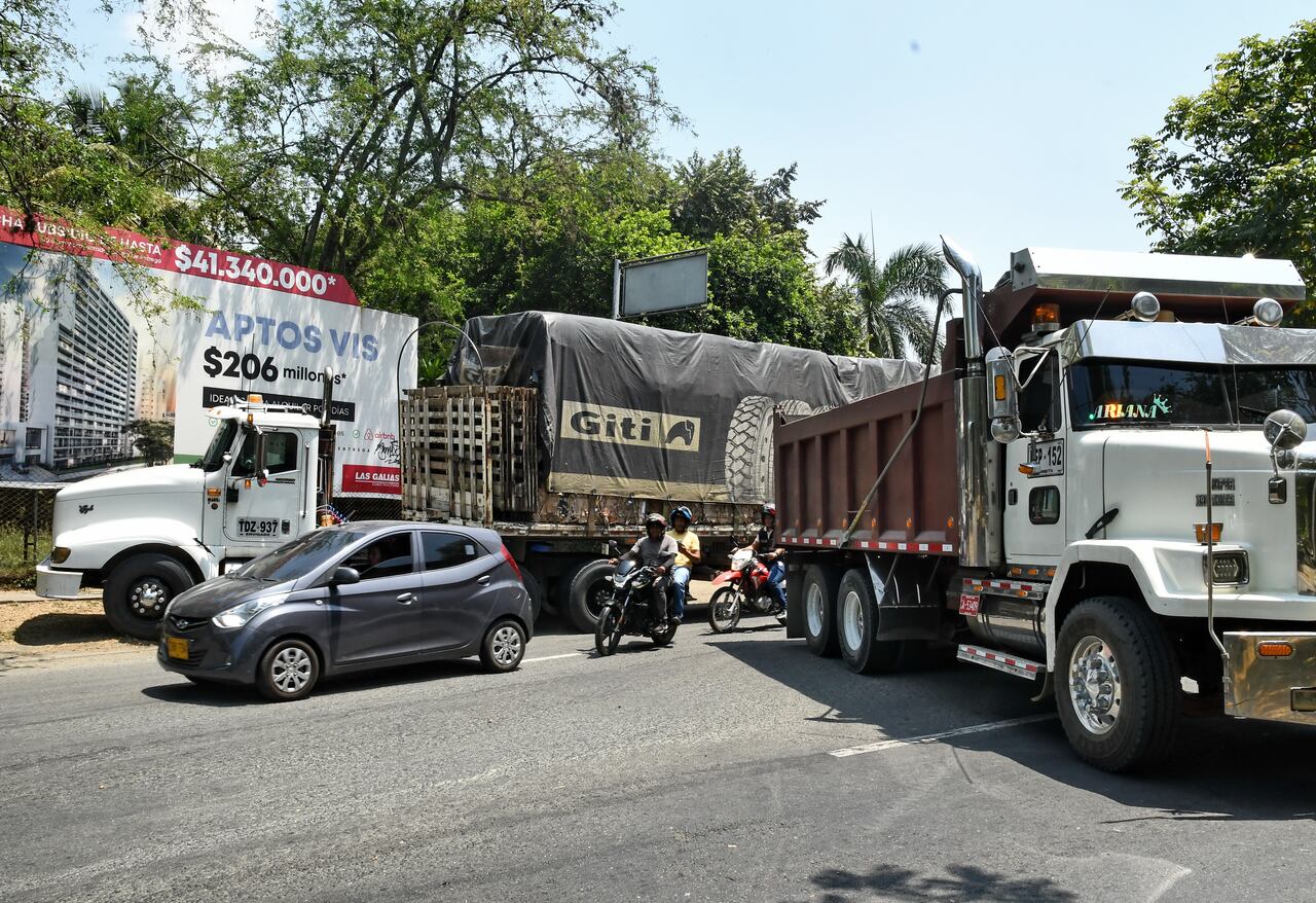 Bloqueos en Yumbo y el paso del comercio por el paro de camioneros. fotos Wirman Rios.