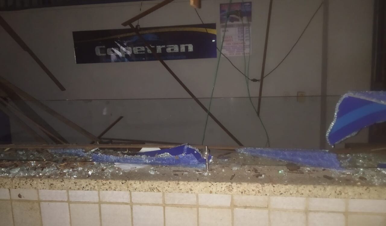 Varios daños materiales dejó el atentado terrorista en Saravena, Arauca