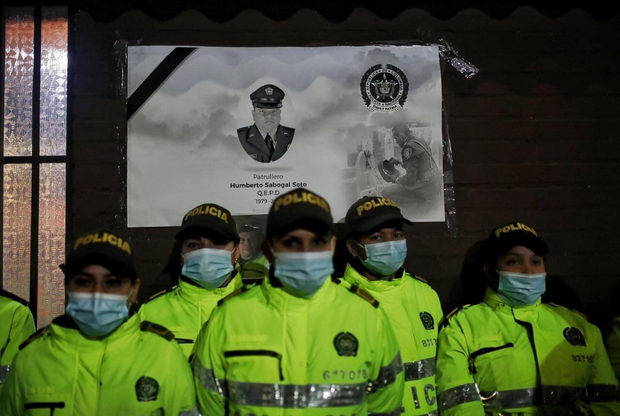 Homenaje velatón a Humberto Sabogal Policía asesinado en medio de un atraco en el sur de Bogotá