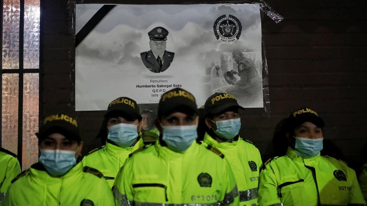 Homenaje velatón a Humberto Sabogal Policía asesinado en medio de un atraco en el sur de Bogotá. Foto Esteban Vega