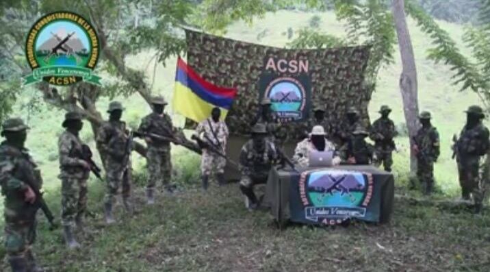 Captura de imagen del video difundido por el grupo ilegal Autodefensas Conquistadoras de la Sierra Nevada (ACSN).