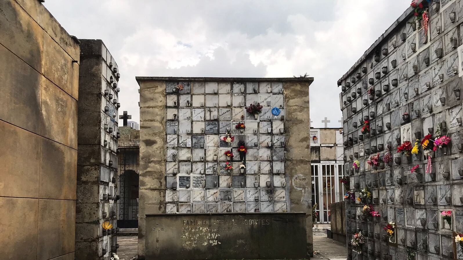 Saqueo de tumbas en Cementerios de Bogotá