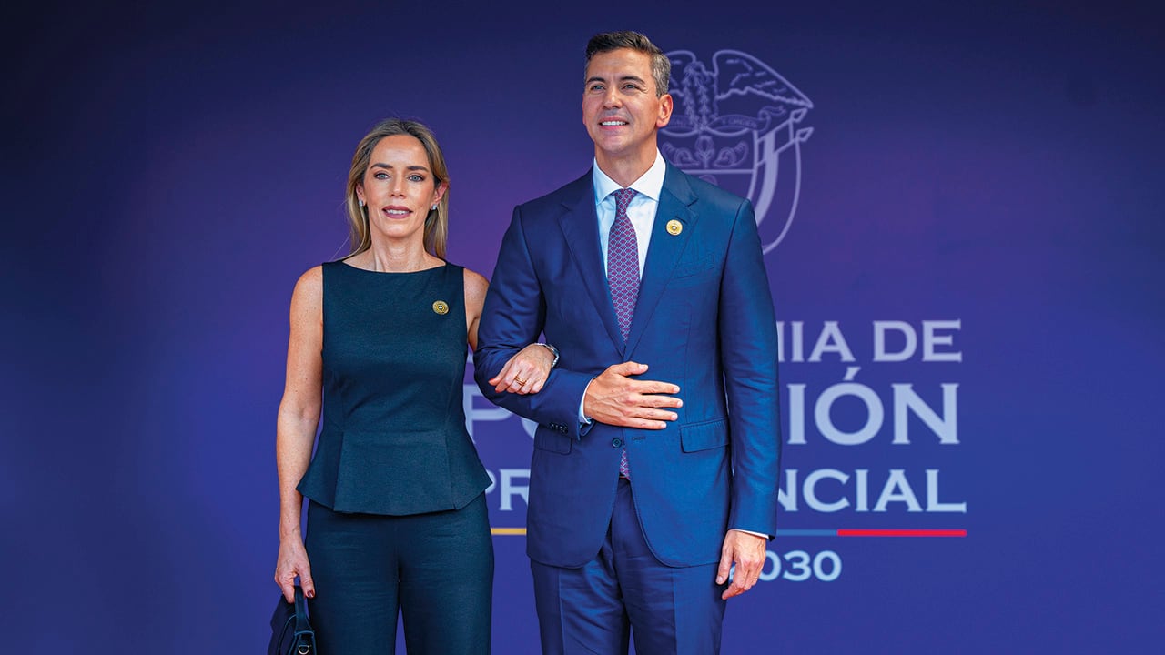 El presidente de Paraguay, Santiago Peña, y Leticia Ocampos.