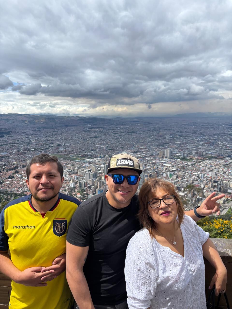 Javier Vásquez habría llegado a Colombia junto a su madre y su hermano.