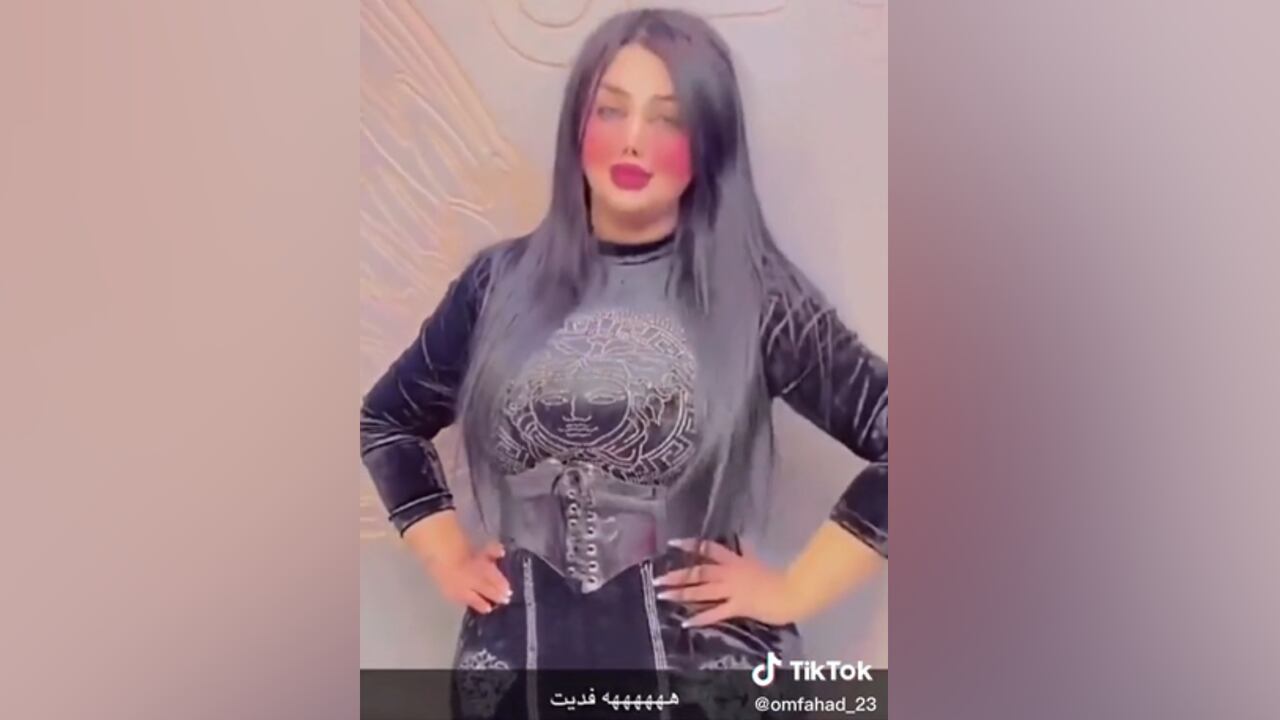 Om Fahad fue condenada a seis meses de prisión por publicar videos en los que aparece con trajes ajustados, bailando con música pop iraquí.