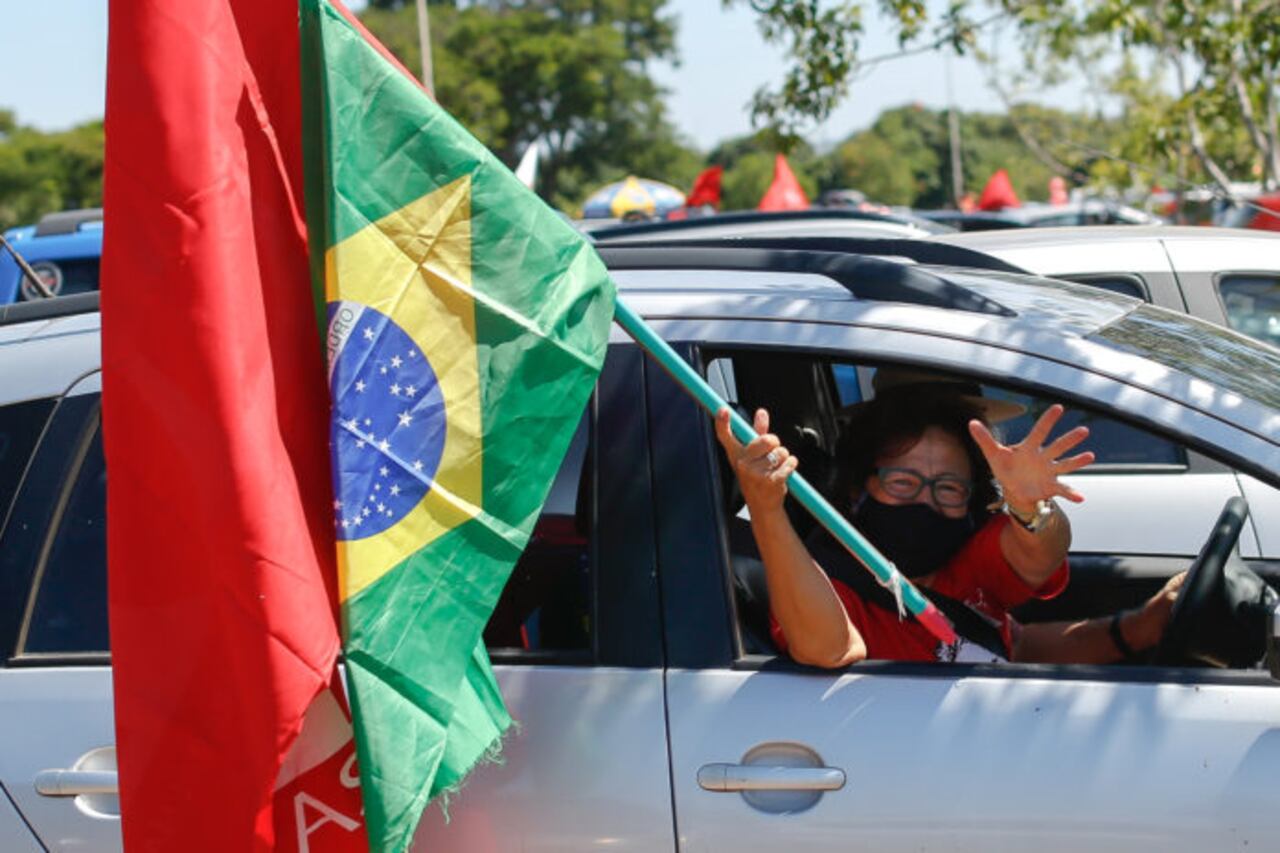 Crecen las protestas en las calles contra Bolsonaro en Brasil
