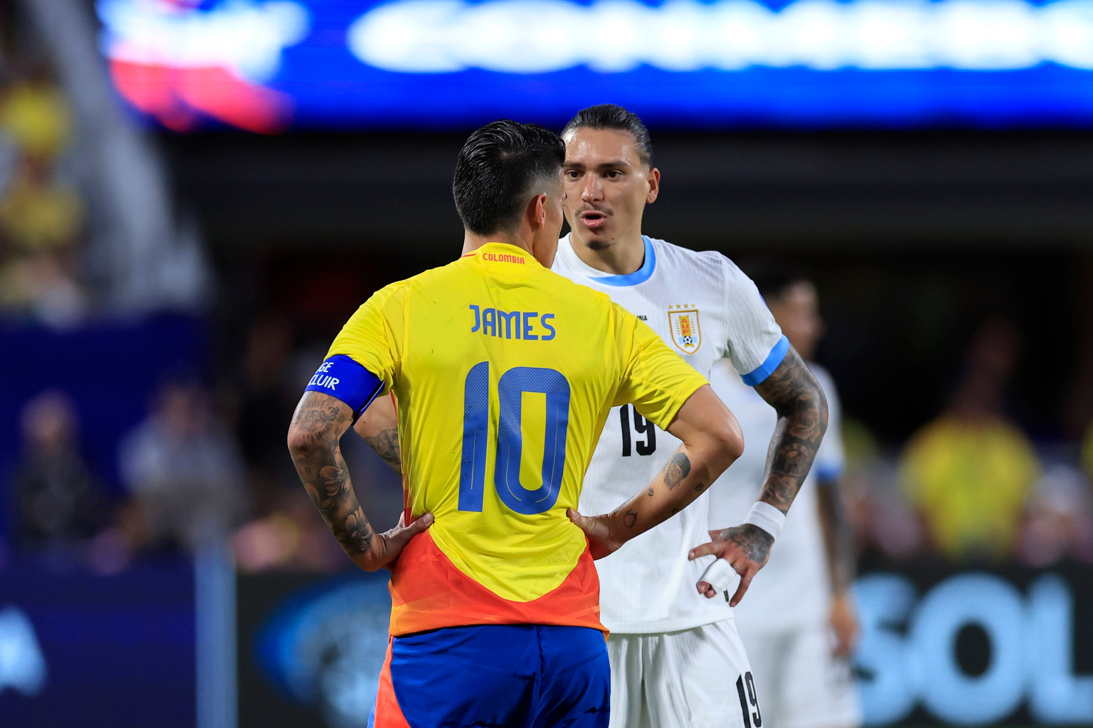CHARLOTTE, NORTH CAROLINA - JULY 10: Darwin Nuñez of Uruguay talks to James Rodriguez of Colombia during the CONMEBOL Copa America 2024 semifinal match between Uruguay and Colombia at Bank of America Stadium on July 10, 2024 in Charlotte, North Carolina. (Photo by Buda Mendes/Getty Images)
