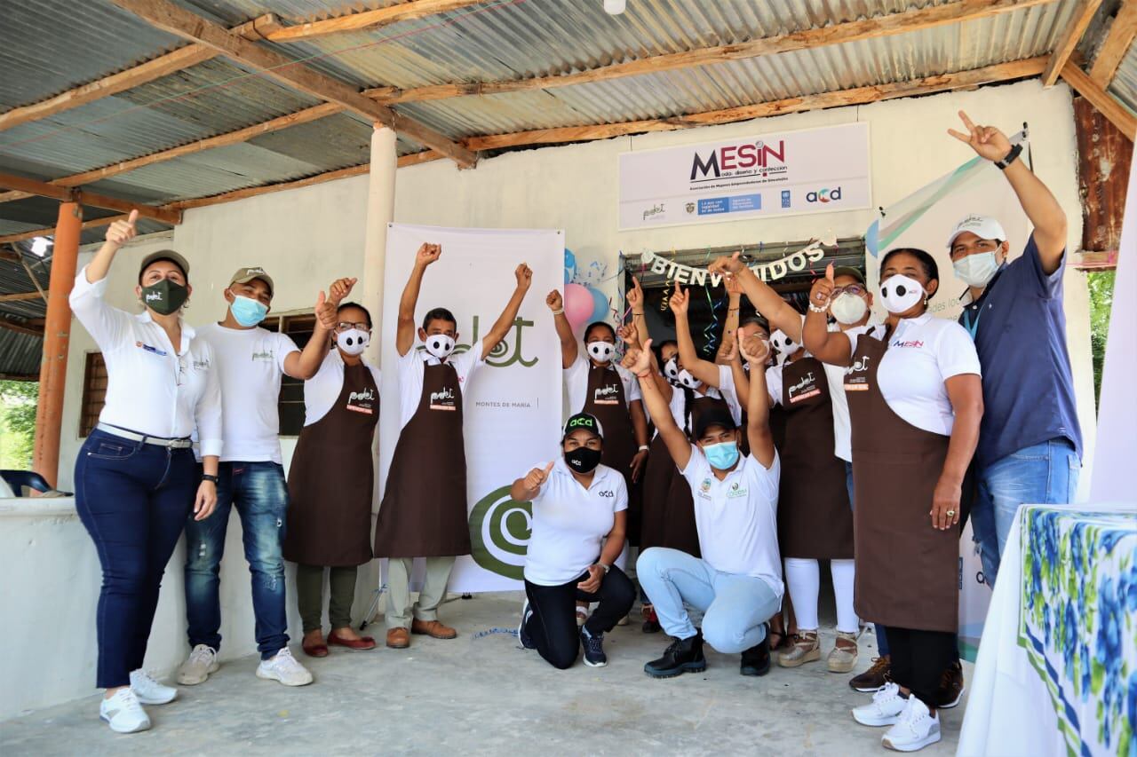 En el caso de la Asociación de Mujeres Emprendedoras de Sincelejito fueron beneficiadas con equipos e insumos para el emprendimiento en la línea de confecciones, así como con una inversión superior a los 33 millones de pesos.