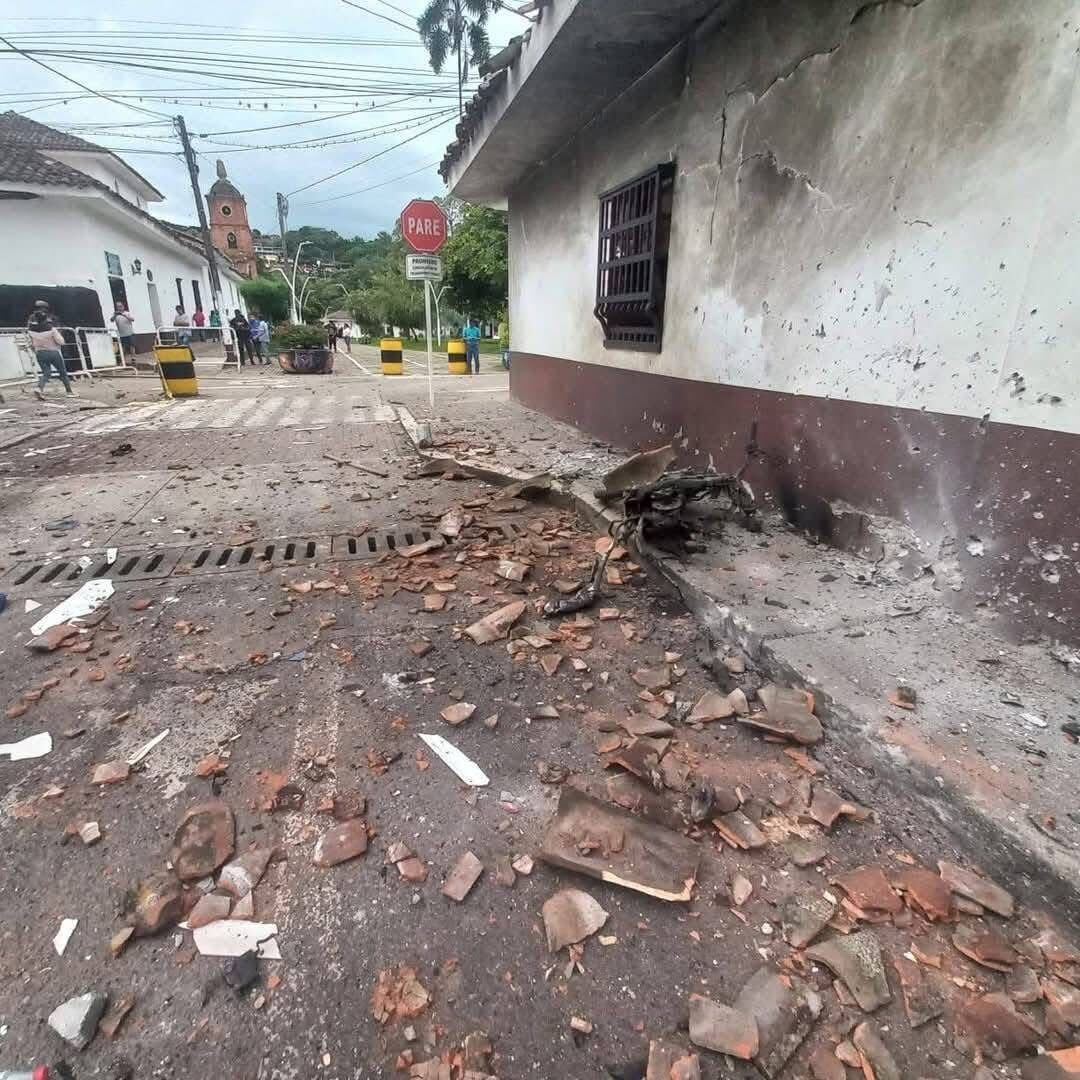 Una motocicleta cargada con explosivos fue detonada cerca de la estación de Policía en Caloto, Cauca.
