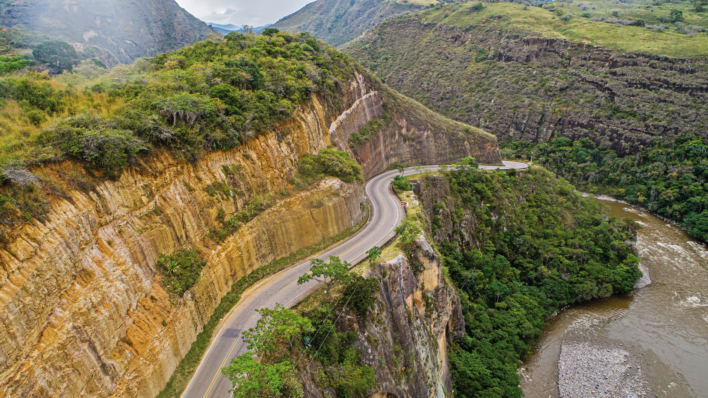 La obra reducirá el trayecto de Bogotá a Quito de manera significativa.
