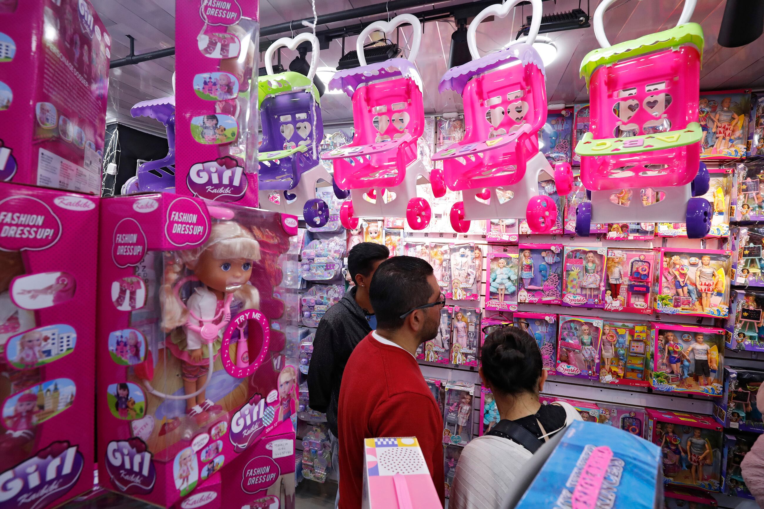 San Victorino comercio de jugueteria en temporada de navidad
Bogota diciembre 12 del 2023
Foto Guillermo Torres Reina / Semana