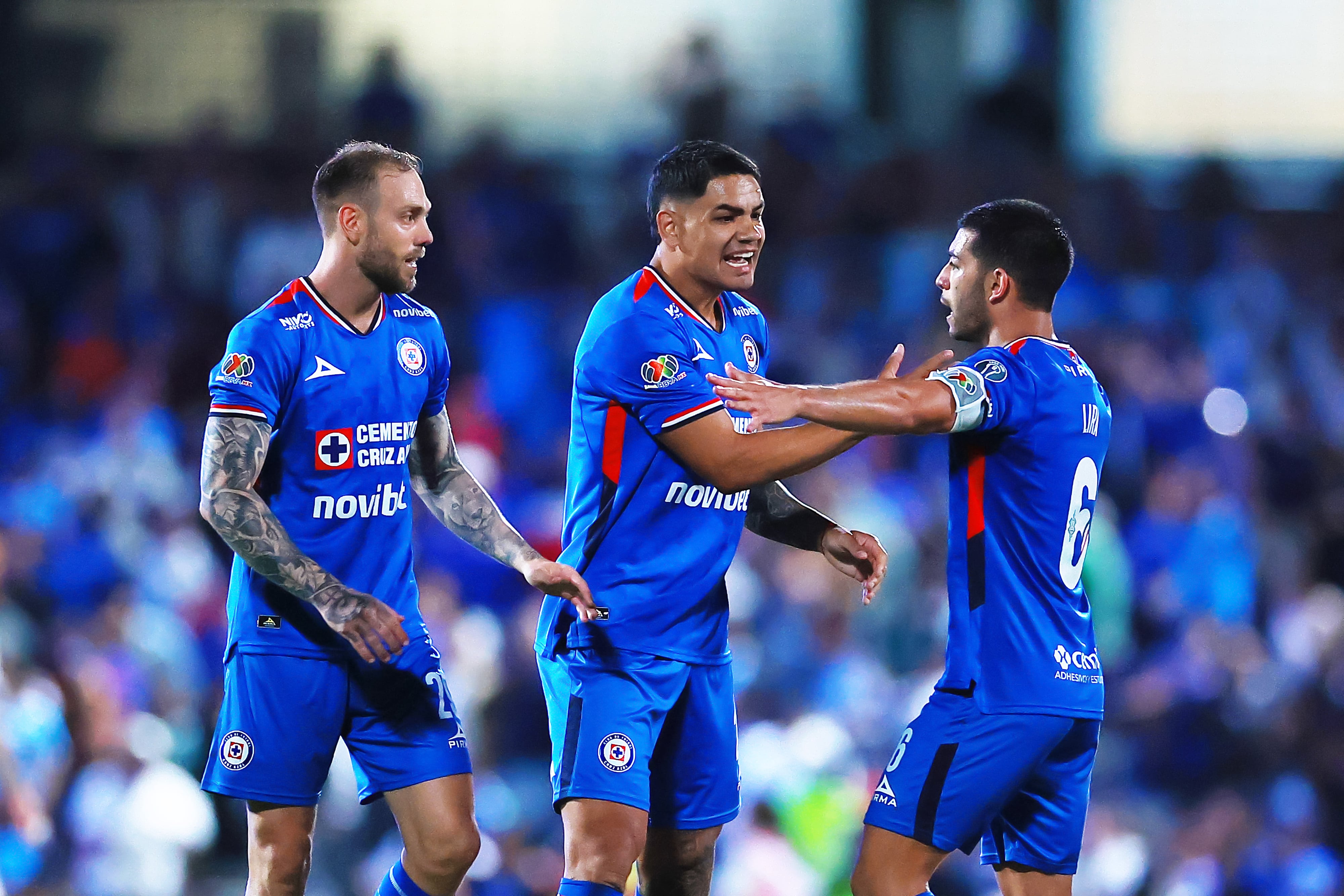 Para fortuna de Mier, Cruz Azul rescató un punto y sigue líder.