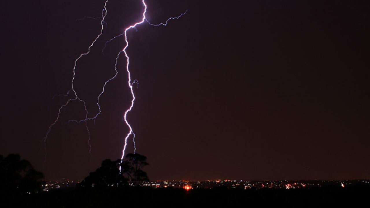 Rayo impacta la ciudad