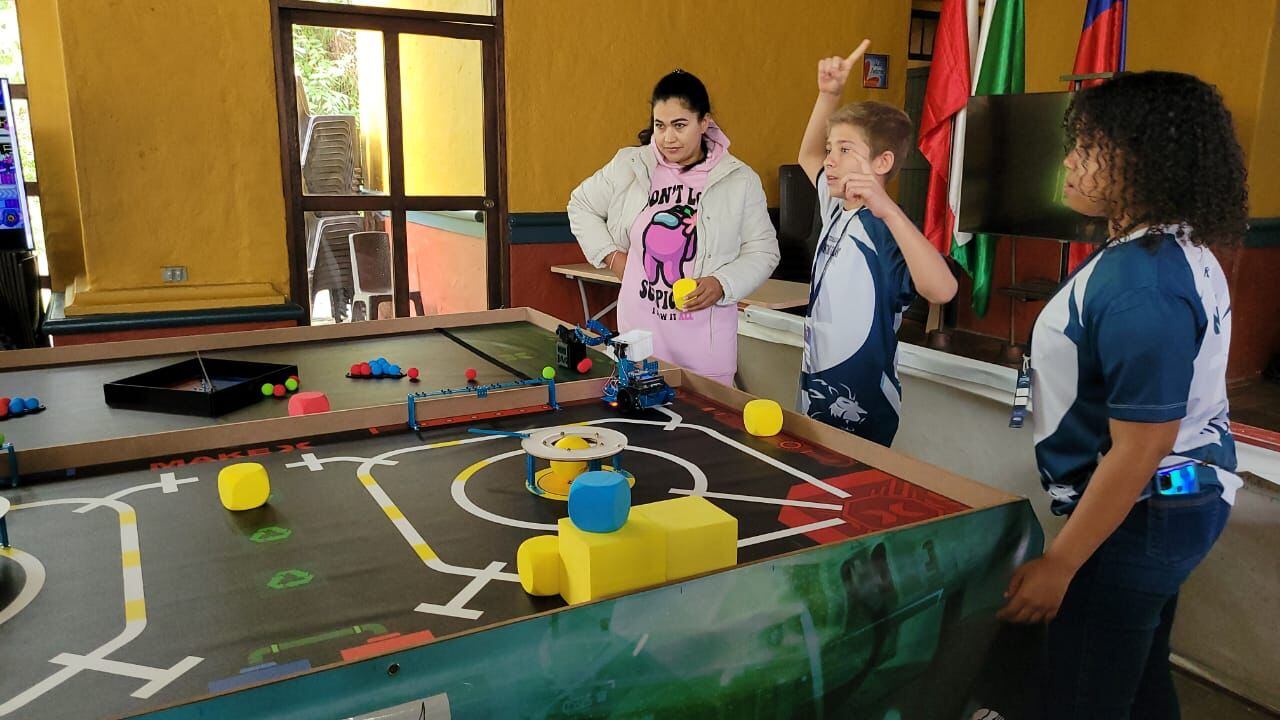 Estudiantes de la zona rural de Yumbo, Valle, son campeones nacionales de Robótica Make X.