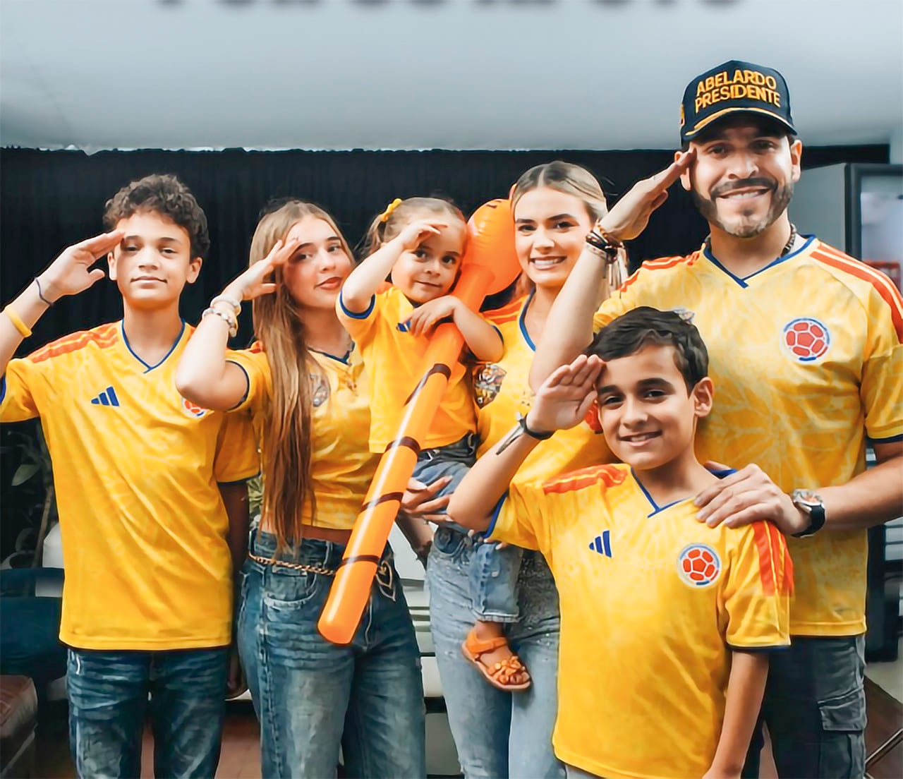 Abelardo De La Espriella y su familia que lo acompañó a lo largo de la campaña por la presidencia