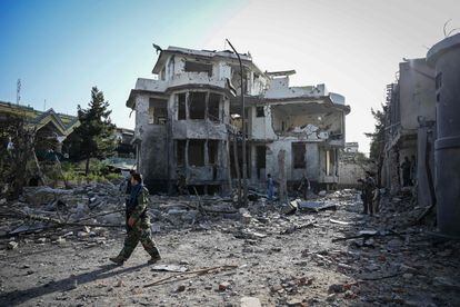 En un atentado terrorista suicida contra el ministro de Defensa, al menos 8 personas murieron en Kabul, Afganistán