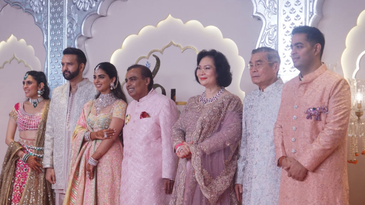 MUMBAI, INDIA - JULY 12 : Shloka Mehta, Isha Ambani, Mukesh Ambani Khunying Patama Leeswadtrakul, Dr Somsak Leeswadtrakul and Akash Amabani Attend The Lagna Vidhi Of The Wedding Of Anant Ambani & Radhika Merchant on July 12, 2024 in Mumbai, India. (Photo by Prodip Guha/Getty Images)