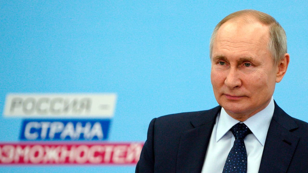 Estados Unidos acusa a Moscú de intervenir en sus asuntos internos y llevar a cabo ataques cibernéticos, mientras el régimen de Vladimir Putin asegura que esas imputaciones son “delirantes”.