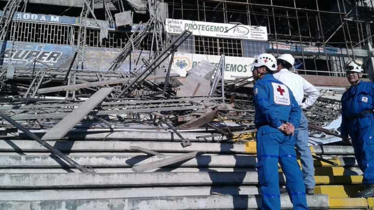 Nueve obreros resultaron heridos tras el desplome.