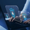 La ciberseguridad se enfoca en proteger los sistemas importantes y la información confidencial de los ataques digitales.