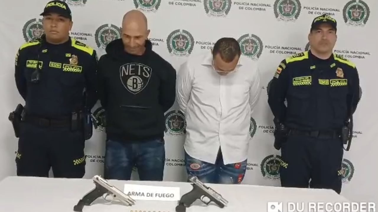 Los arrestados fueron identificados como Sebastián Felipe Parada Rodríguez, de 26 años, y Julio Alexander Sánchez Cardozo, de 49 años.