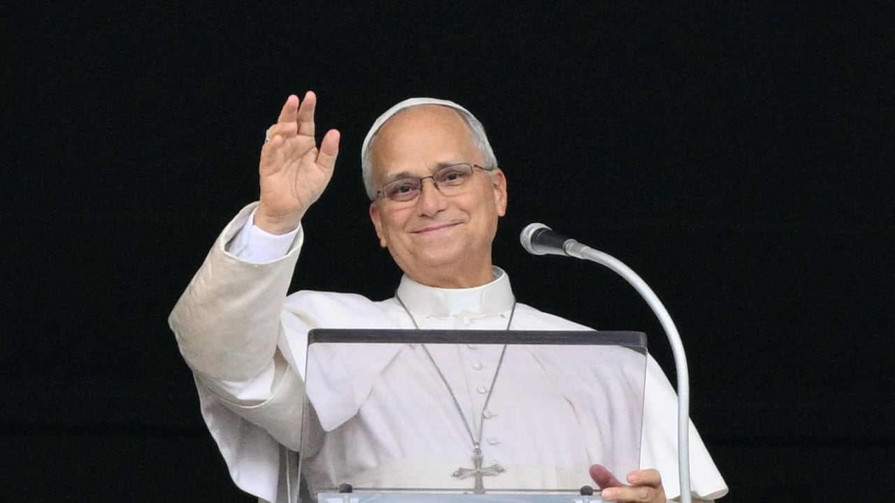 El papa León XIV reaparece ante miles de fieles con un mensaje de gratitud y confirma su agenda internacional.