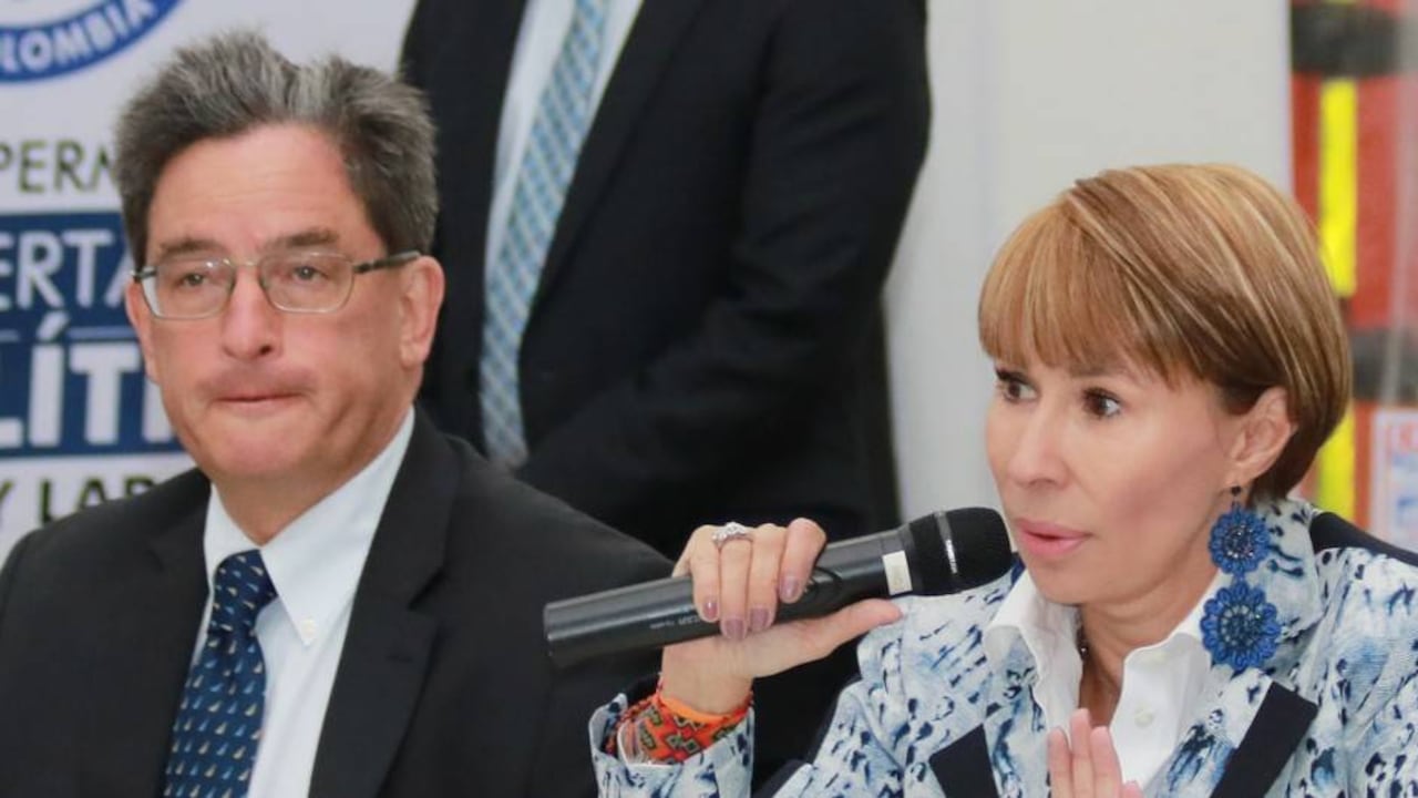 Alberto Carrasquilla, ministro de Hacienda, y Alicia Arango, ministra de Trabajo