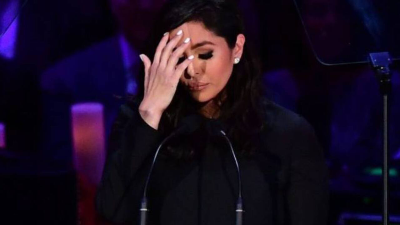 En un emotivo discurso, Vanessa Bryant recordó a su esposo, Kobe y a su hija Gianna, ambos fallecidos en un accidente el pasado enero.