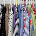 Camisas de colores y con estampados.