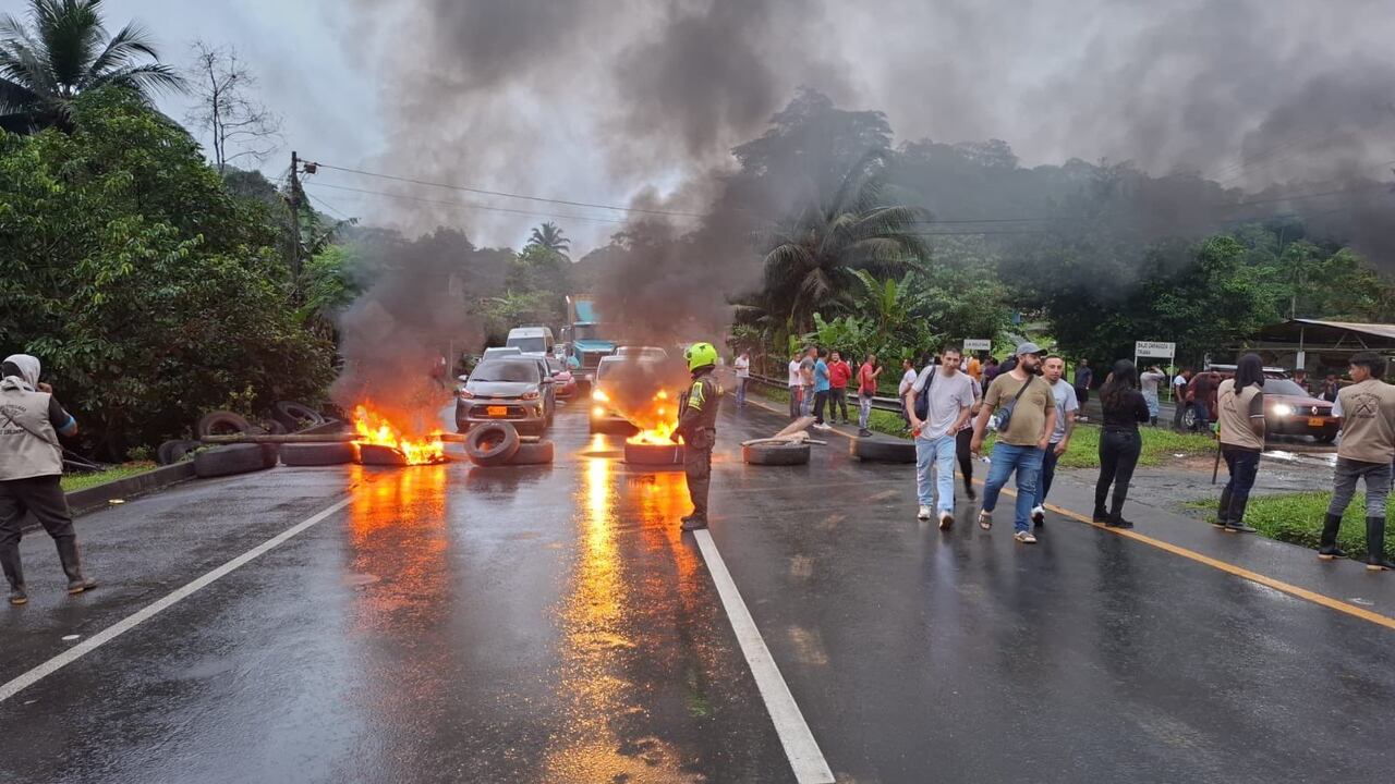 Vía Buga - Buenaventura, bloqueada por manifestaciones.