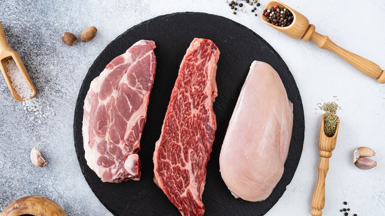 Pollo y carne deben ser espaciados.