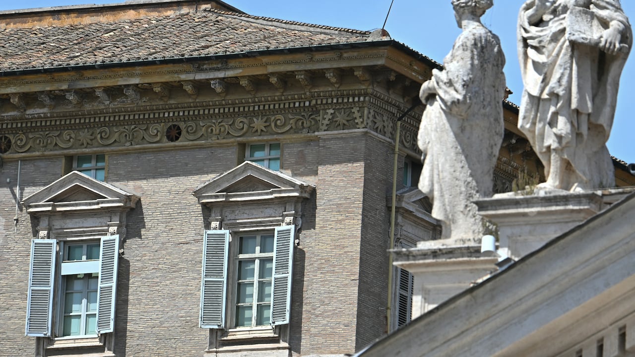 El Papa Francisco falleció el 21 de abril de 2025 a los 88 años, un día después de su esperada aparición en la Plaza de San Pedro el Domingo de Pascua, según informó el Vaticano en un comunicado.