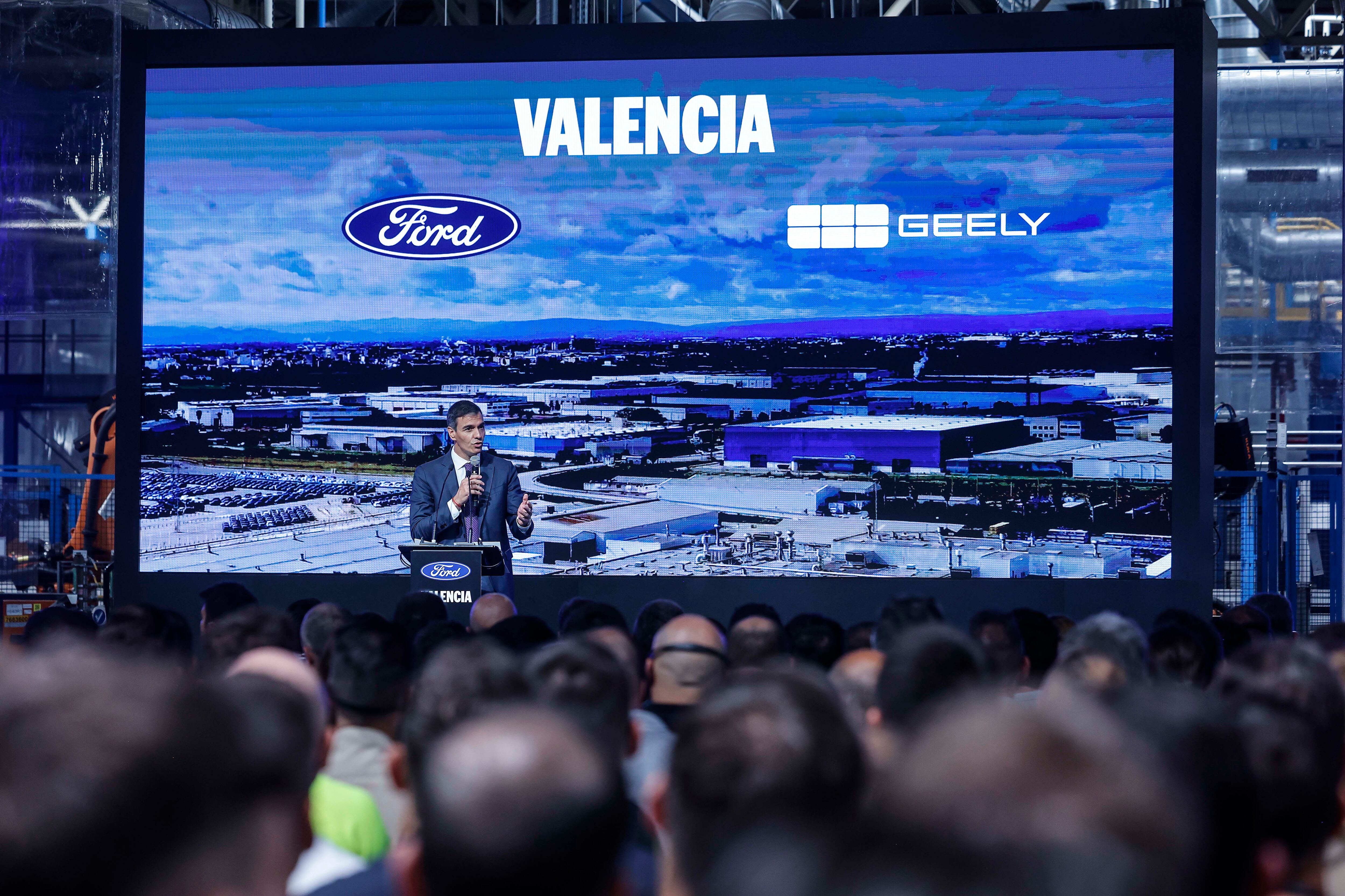 El presidente del Gobierno de España, Pedro Sánchez, acompañó la presentación del acuerdo para la fabricación de nuevos vehículos en Valencia.