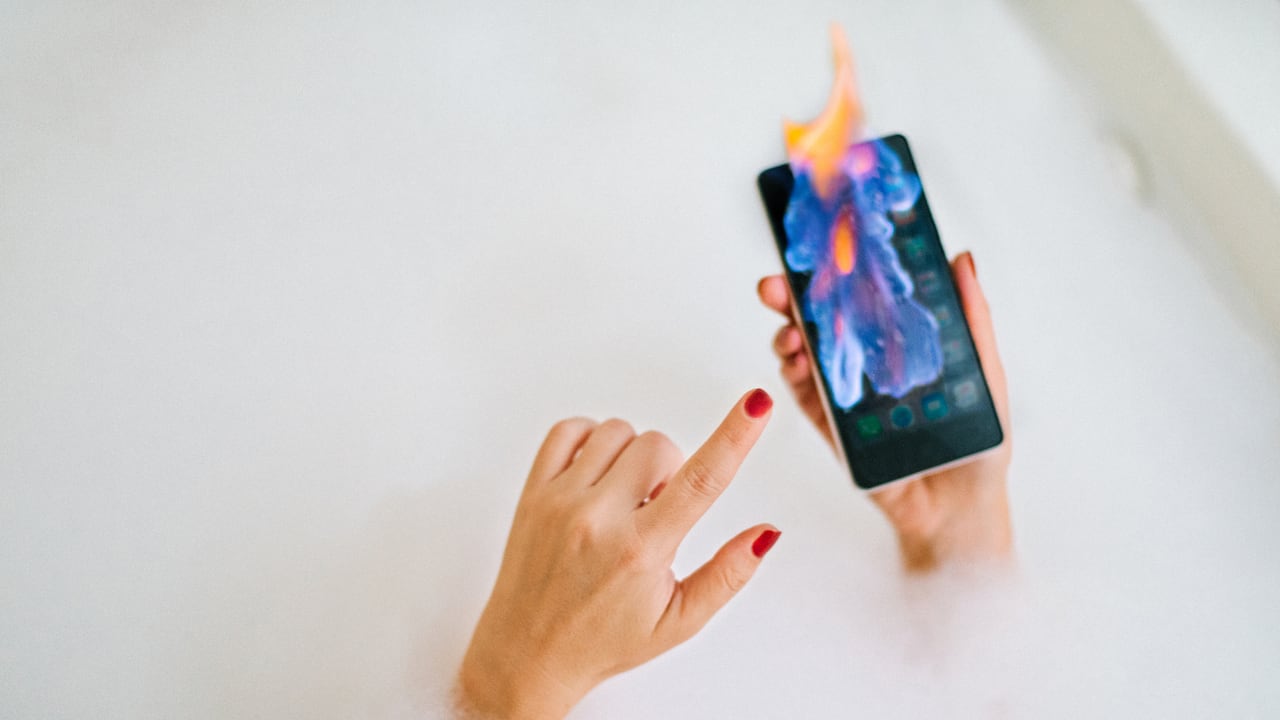 Hay señales que advierten que el celular podría explotar o incendiarse.