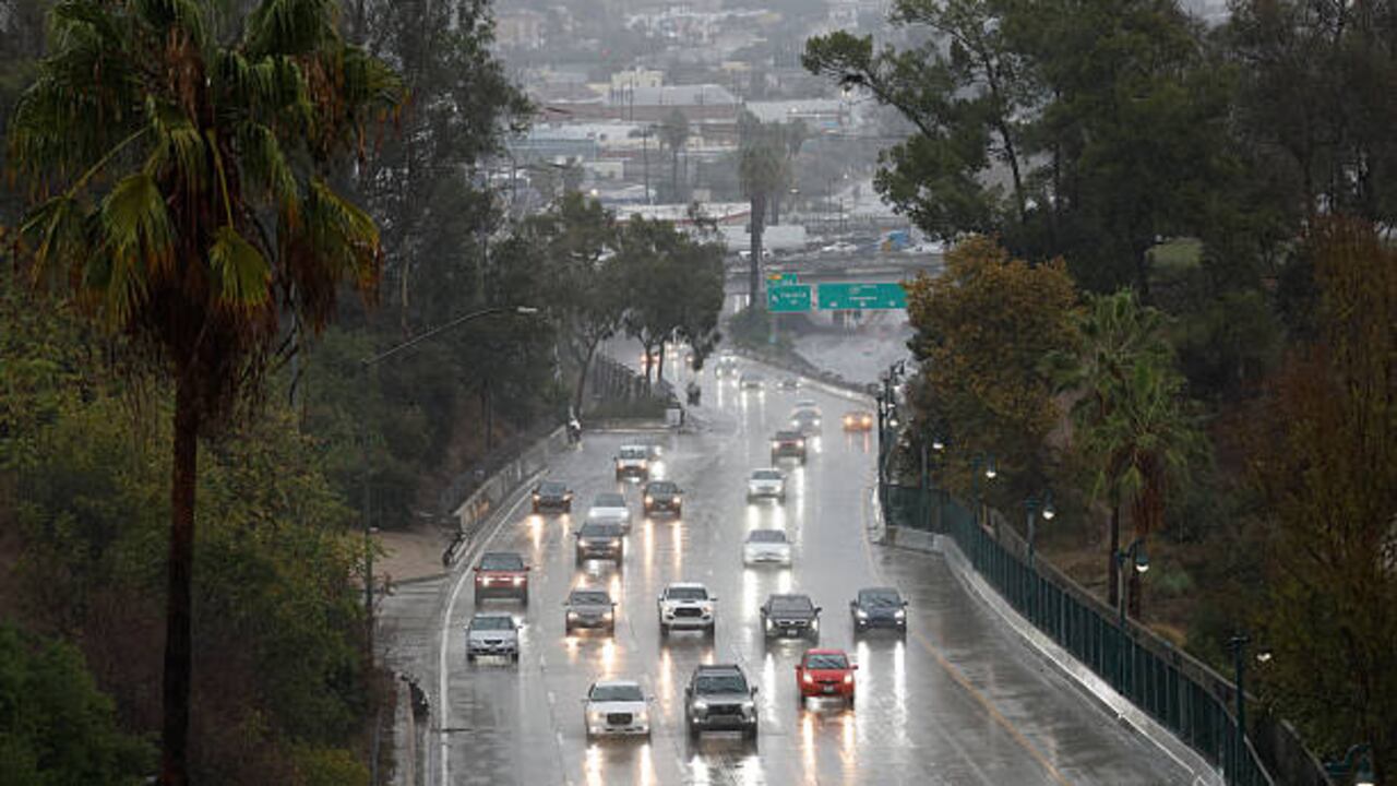 Nubosidad y lluvias afectan gran parte del territorio colombiano, mientras el Ideam mantiene alertas por deslizamientos, inundaciones y oleaje en varias regiones del país.