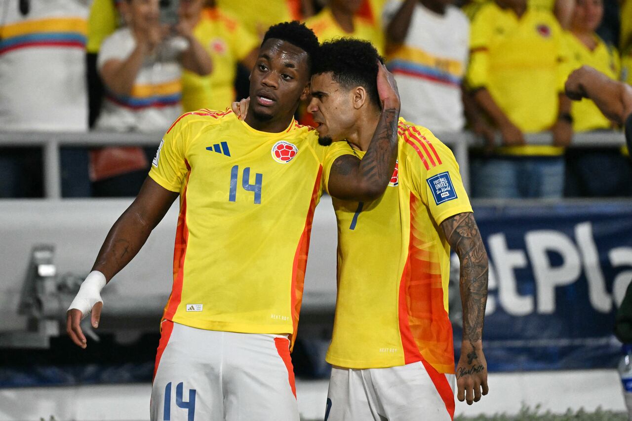 Jhon Durán celebrando su anotación ante Paraguay.