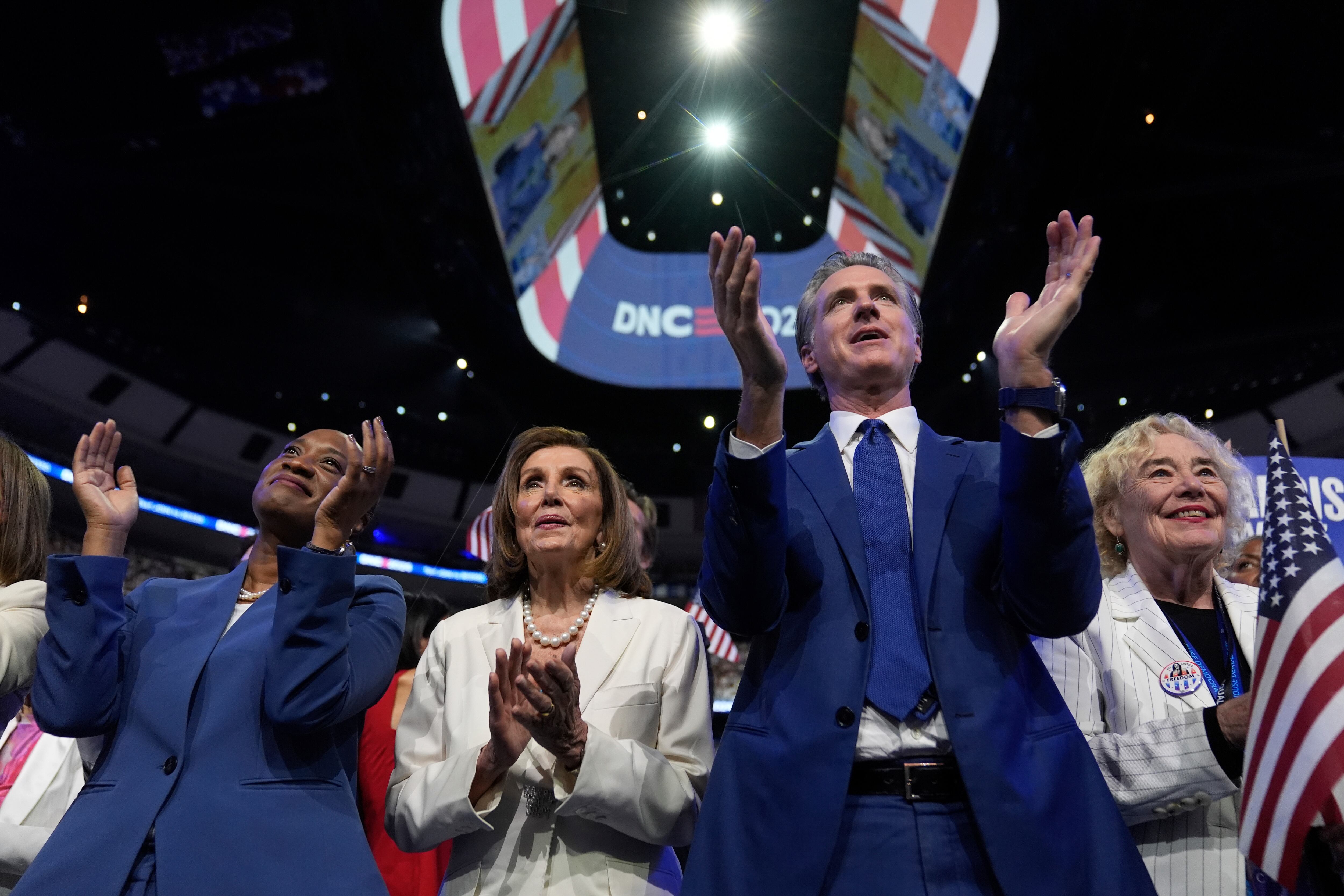 Harris llega a su gran noche luego de que los pesos pesados y las voces emergentes del partido Demócrata se sucedieran en el United Center para decirle al país que ella es la opción correcta.