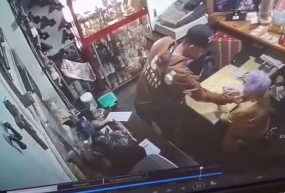Los ladrones ni siquiera respetaron que hubiera en el lugar una mujer de 94 años para usar la violencia en medio del robo.